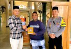 Bhakti-Religi-HUT-Bhayangkara-ke-79,-Polres-Flotim-Salurkan-Bantuan-Al-Qur’an-dari-Kapolda-NTT-ke-Sejumlah-Masjid