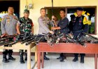 Dusun-Bele-Kembali-Serahkan-Senpira-dan-Sajam-Secara-Sukarela-kepada-Polres-Flores-Timur