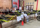 Konferensi-Pers-Polda-NTT:-Polres-Flores-Timur-Ungkap-Curanmor-dan-Kumpulkan-Ratusan-Senpira-Kedepankan-Pendekatan-Humanis