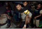 Bhabinkamtibmas-dan-Personel-Polairud-Polda-NTT-Evakuasi-Dua-Korban-Luka-Berat-Gempa-di-Palue-ke-RS-TC-Hillers-Maumere