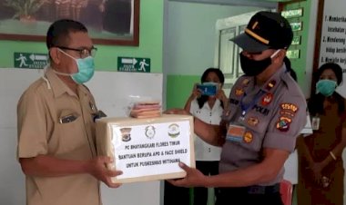 Peduli-covid19,-Pers-Polsek--Adonara-Lakukan-Pendistribusian-Masker-dan-Apd-Sumbangan-Dari-Ibu-Ketua-Cabang-Bhayangkari-Flores-Timur-Dan-Bhayangkari-Ranting-Adonara