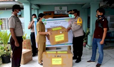 Dukung-Tenaga-Medis,-Wakapolres-Flotim-Serahkan-Bantuan-APD-Kepada-RSUD-Dr.-Hendrikus-Fernandez