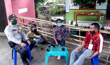 Bhabinkamtibmas-Bripka-Wayan-Aryasa-Rutin-Pantau-Pos-Penanganan-Covid-19-Diwilayah-Binaannya