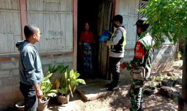 Peduli-Covid-19,-Brigpol-Paulus-Hajon-Bhabin-Desa-Nobo-bagi-bansos-Polri