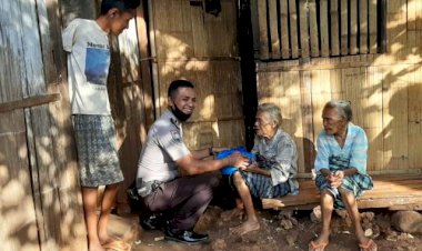 Polri-Peduli,-Bhabinkamtibmas-Bripka-Gusti-Lanang-Widiarsa-Bagi-Beras