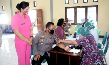 Polres-Flotim-Laksanakan-Donor-Darah-Dalam-Rangka-Hari-Bhayangkara-Ke74