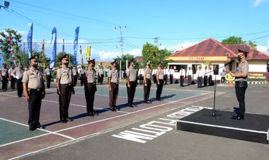 Polres-Flotim-Gelar-Upacara-Penganugerahan-Tanda-Kehormatan-Bintang-Bhayangkara-Nararya-Sekaligus-Korps-Raport-Perwira-Dan-Kenaikan-Pangkat