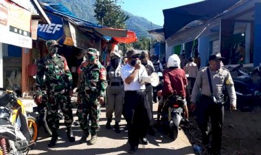 Satgas-Aman-Nusa-II,-Polres-Flotim-Bersama-Dinas-Terkait-Lakukan-Himbauan-Persuasif-Pencegahan-Penyebaran-COVID-19-Di-Pasar-Oka