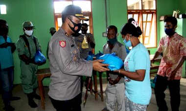 Kunker-Ke-Pospol-Tanjung-Bunga,-Kapolres-Serahkan-Bantuan-Sembako-Kepada-Warga-Kurang-Mampu