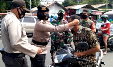 Ops-Aman-Nusa-II,-Polres-Bersama-Kodim-1624-Flotim-Lakukan-Operasi-Masker-Cegah-Penyebaran-Covid-19