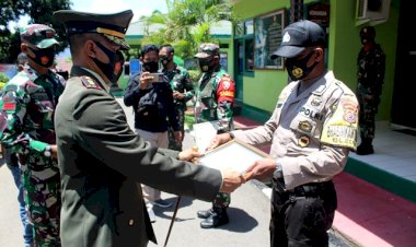 Hut-Tni-Ke-75,-Dandim-1624/Flotim-Beri-Penghargaan-Kepada-Bhabinkamtibmas-dan-Babinsa