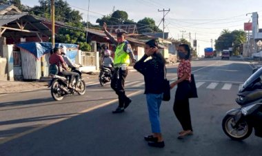 Pelayanan-Prima,-Giat-Rutin-Sat-Lantas-Polres-Flotim-di-Pagi-Hari