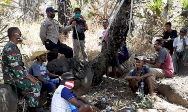 Sinergitas-TNI---POLRI,-Bhabinkamtibmas-Bersama-Babinsa-Solor-Berikan-Himbauan-Kamtibmas-di-Desa-Binaannya