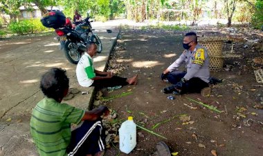 Jalin-Silaturahmi,-Bhabinkamtibmas-Bripka-Mandala-Sambangi-Tokoh-Masyarakat