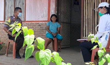 Bersinergi,-Bhabinkamtibmas-Bersama-Petugas-Kesehatan-Lakukan-Penyuluhan