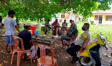 Jalin-Silaturahmi,-Bhabinkamtibmas-Bripka-Mandala-Sambangi-Kepala-Desa