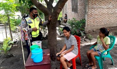 Babinkamtibmas-Bripka-Safanya-Melaksanakn-Sambang-dan-Penggalangan-Terapkan-Prokes