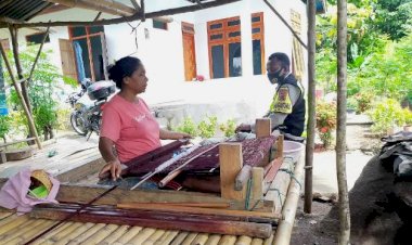 Bhabinkamtibmas-Sambang-Komunikasi-Dengan-Warga-Masyarakat-Dusun-III-Desa-Bama