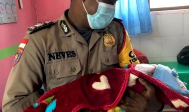 Aksi-Heroik-Bhabinkamtibmas-Polres-TTU-Bantu-Persalinan-Seorang-Ibu-di-Mobil-Dinas-Sat-Binmas