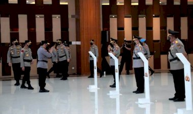 Dilantik-Kapolri-Jadi-Kabaintelkam,-Putra-Papua-Irjen-Paulus-Waterpauw-Resmi-Naik-Bintang-Tiga