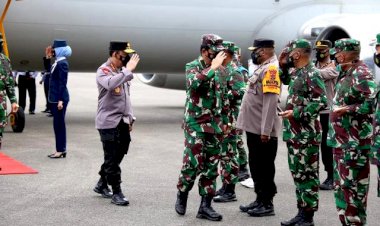 Panglima-TNI-Dan-Kapolri-Bakar-Semangat-Satgas-Nemangkawi