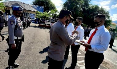 Ungkap-Kasus-pencurian-Gading,-Kapolres-Flotim-Berikan-Reward-Kepada-Anggotanya