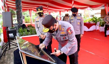 Kunjungan-Kerja-ke-Palembang,-Kapolri-Resmikan-Kampung-Tangguh-dan-Aplikasi-Polisi-Dulur-Kito