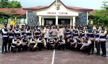 Beri-Motivasi,-kapolres-flotim-serahkan-Rompi-dan-Jaket-Untuk-Bhabinkamtibmas