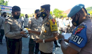 Wakapolres-Flotim-Bersama-Propam-Sidak-Sikap-Tampang-Kelengkapan-Anggotanya