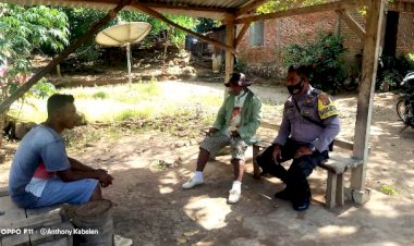 Bhabinkamtibmas-Bripka-Antonius-Kabelen-Sambang-Desa-Beri-Himbauan-Kamtibmas