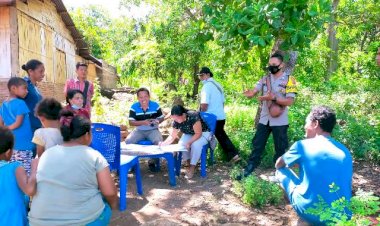 Sambang-Desa-Binaan,-Bhabinkamtibmas-Himbau-Terapkan-Prokes