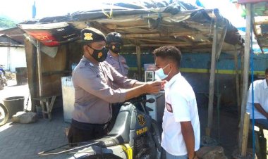 KRYD,-Sat-Samapta-Polres-Flotim-Beri-Himbauan-Prokes-dan-Bagikan-Masker