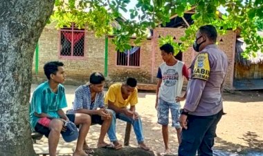 Sambangi-Desa-Binaanya,-Bhabinkamtibmas-BRIGPOL-ANTON-Terapkan-Sistem-DDS