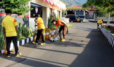 Cegah-Covid-19-dan-Penyakit-Lainnya,-Polres-Flotim-Lakukan-Jumat-Bersih