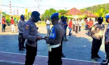 Tegakkan-Disiplin,-Propam-Polres-Flotim-Sidak-Sikap-Tampang-Anggotanya