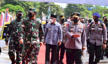 Tinjau-Vaksinasi-di-Kaltim,-Kapolri-Minta-Warga-Mau-Dirawat-di-Tempat-Isolasi-Terpusat