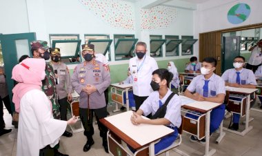 Tinjau-Serbuan-Vaksin-di-Kalbar,-Kapolri-Tekankan-Penguatan-Prokes-dan-Percepatan-Vaksinasi