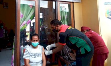 Polres-Flotim-Dirikan-Gerai-Vaksin-Presisi-Polri-di-Polsek-Titehena