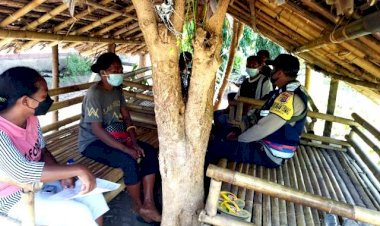 Terapkan-Sistem-DDS,-Bhabinkamtibmas-Bripka-Andreas-sapay-Sambangi-Desa-Binaanya