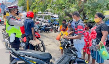 Giat-Rutin-Lantas,-Sat-Lantas-Polres-Flotim-Edukasi-Tertib-Berlalu-Lintas-Dan-Taat-Prokes