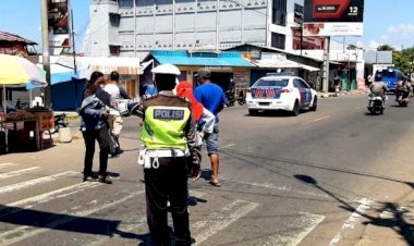 Pelayanan-Prima,-Sat-Lantas-Polres-Flotim-Rutin-Giat-Gatur-Lalin-di-Pagi-Hari