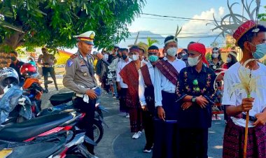 Sat-Lantas-Polres-Flotim-Tak-Henti-Hentinya-Himbau-Tertib-Berlalulintas