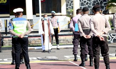 Gelar-Binrohtal-Bagi-Anggotanya,-Polres-Flotim-Hadirkan-Romo-Edy