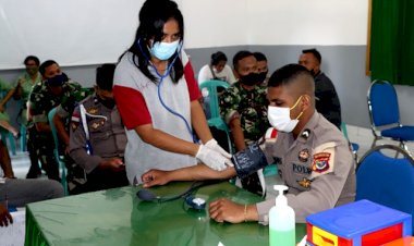 Tingkatkan-Sinergitas,-Polres-Flotim-Ikuti-Bakti-Sosial-Donor-Darah-Dalam-Rangka-Hari-Juang-TNI-AD