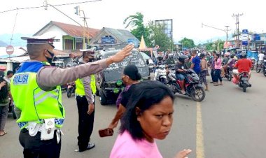 Urai-Kemacetan,-Satlantas-Polres-Flotim-Gatur-Lalin