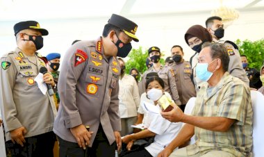 Tinjau-Vaksinasi-Serentak-se-Indonesia,-Kapolri-Instruksikan-Akselerasi-ke-Lansia-dan-Anak-Anak