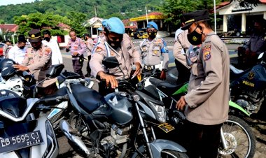 Ops-Keselamatan-2022,-Propam-Polres-Flotim-Mendadak-Razia-Personelnya