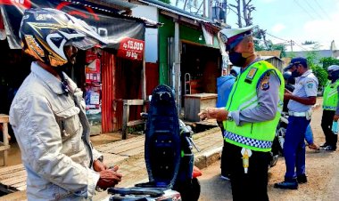 Humanis,-Polres-Flotim-Gelar-Operasi-Keselamataan-Serta-Himbau-Patuhi-Prokes