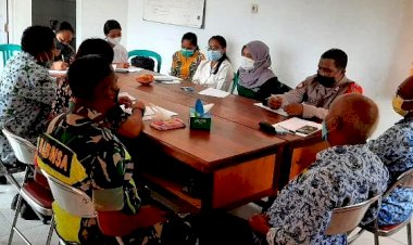 Turut-Ambil-Bagian,-Bhabin-Paulus-Hajon-Bantu-kecamatan-Berantas-Stunting