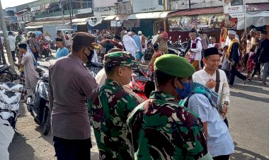 Bersinergi,-Personel-Gabungan-TNI/POLRI-dan-Instansi-Terkait-Lakukan-Pengamanan-Sholat-Idul-Adha-1443-H